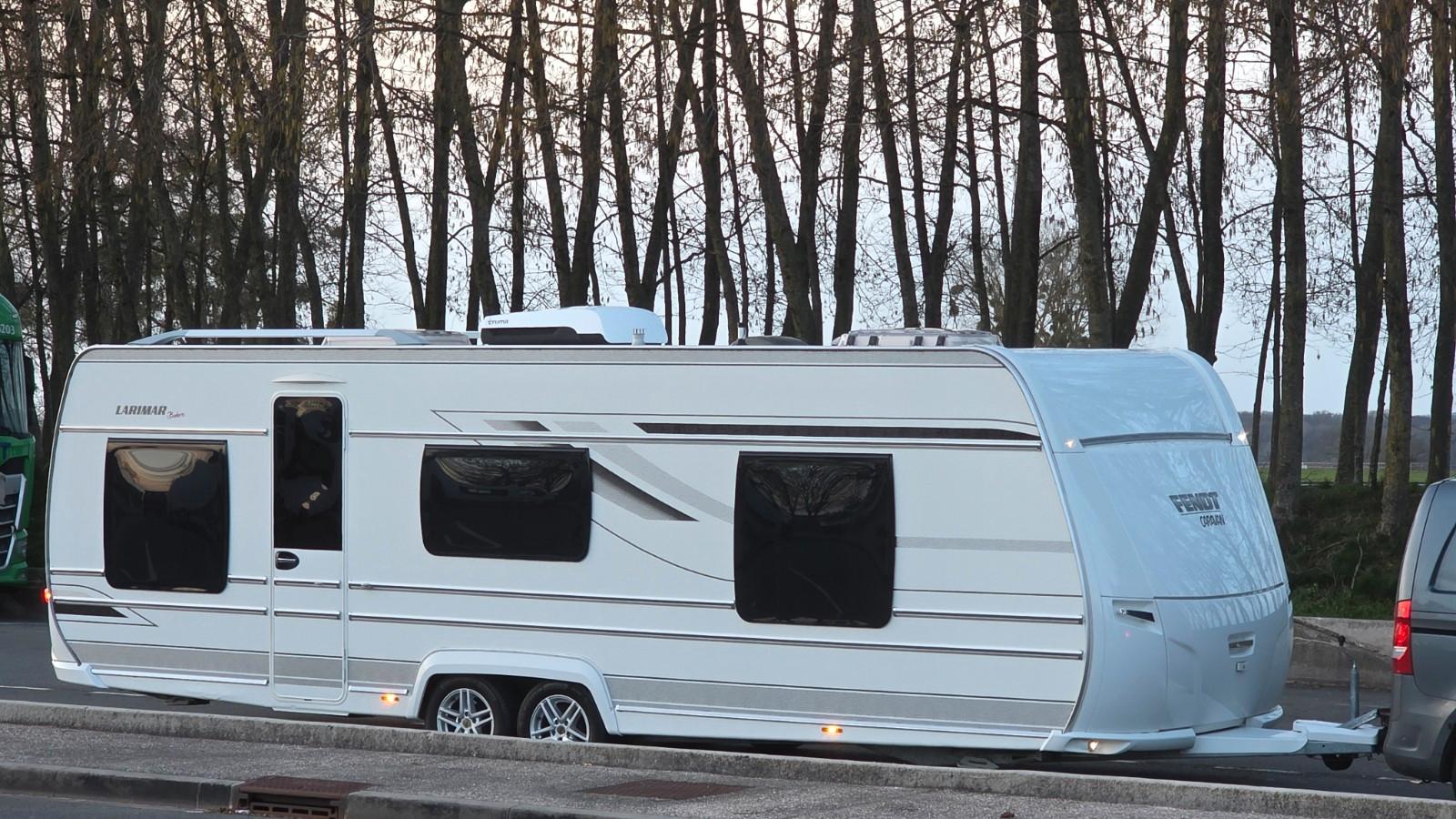 Fendt Larimar 700/Klimaautomatik/NEUE TÜV-GAS/Top Zus