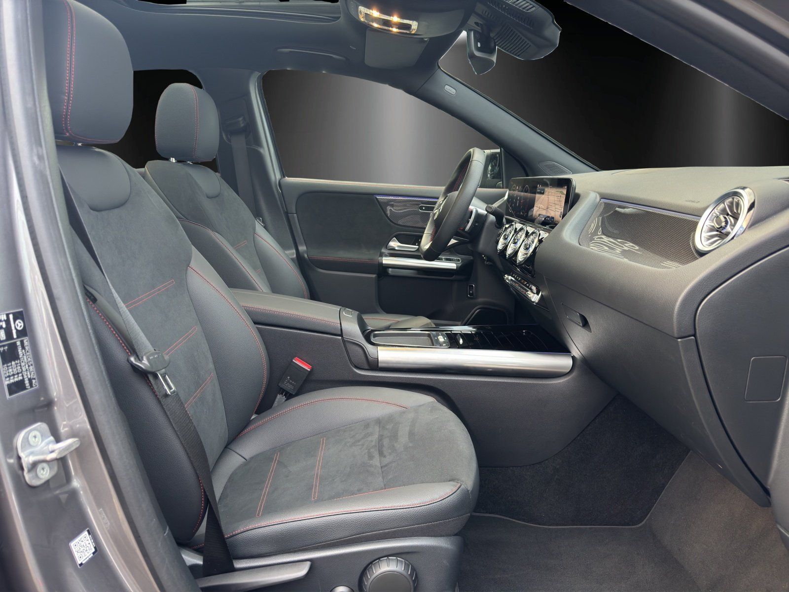Fahrzeugabbildung Mercedes-Benz GLA 200 d MOPF AMG Premium DISTRO Pano LED KeyGo