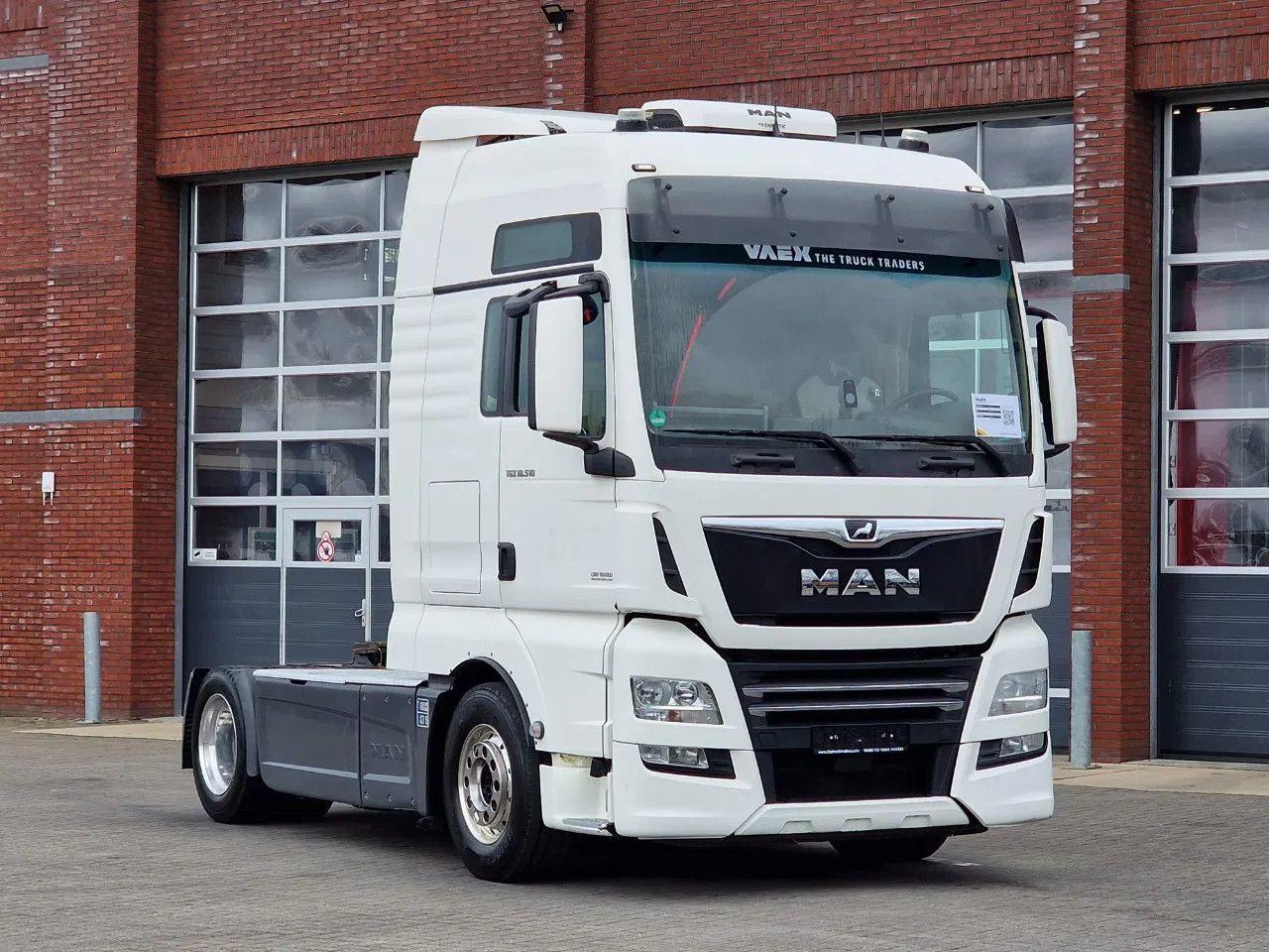 MAN TGX 18.510 4x2 - Lowdeck - Custom interior - Ful