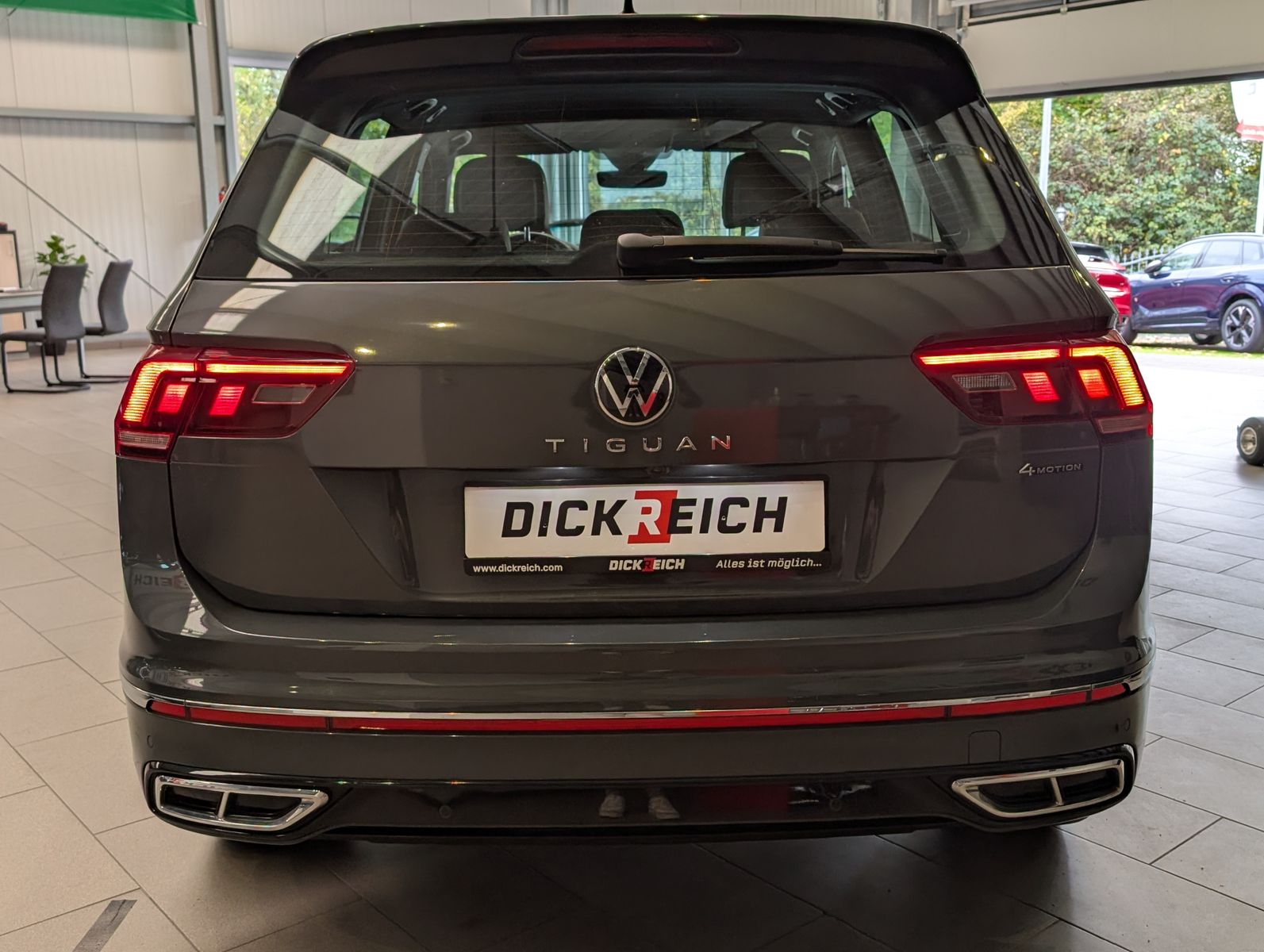 Fahrzeugabbildung Volkswagen Tiguan 2.0TSI R-Line 4M ACC HUD Cam StHz AHK 19"