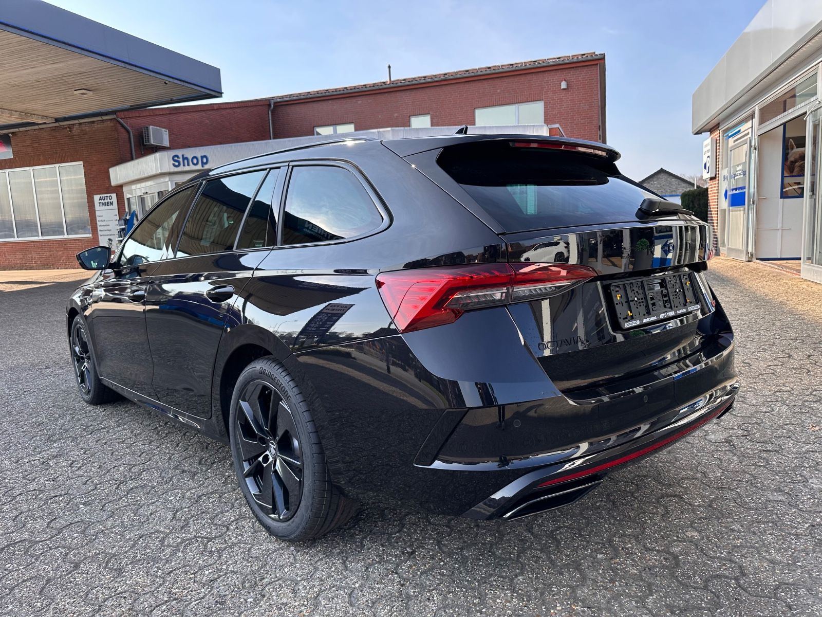 Fahrzeugabbildung SKODA Octavia Combi RS 2.0 TSI Matrix/Pano/Navi/ACC