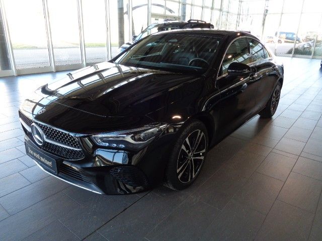 Mercedes-Benz CLA 180 LED,KAMERA,NAVI,NP: 47.326,-EURO