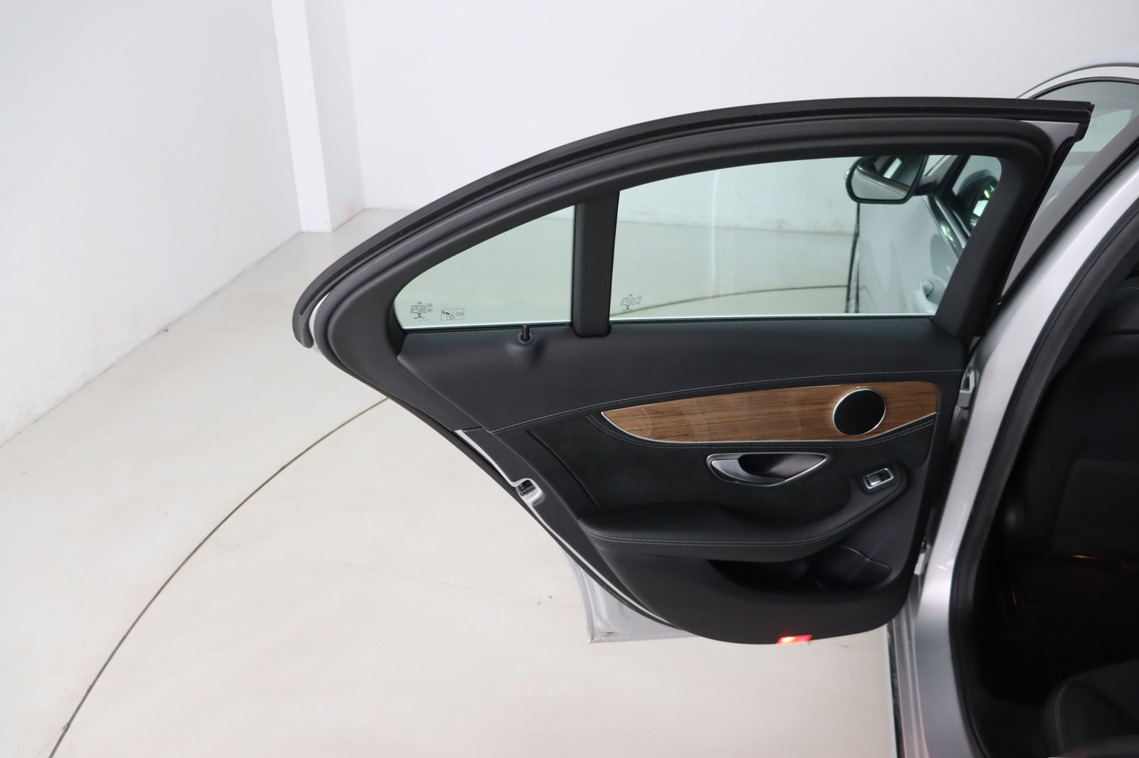 Fahrzeugabbildung Mercedes-Benz C 180 CGI Exclusive * Navi * Sitzhzg * TOP