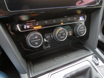 Fahrzeugabbildung Volkswagen Passat Variant GTE LED AHK KAMERA ACC E-KLAPPE 1