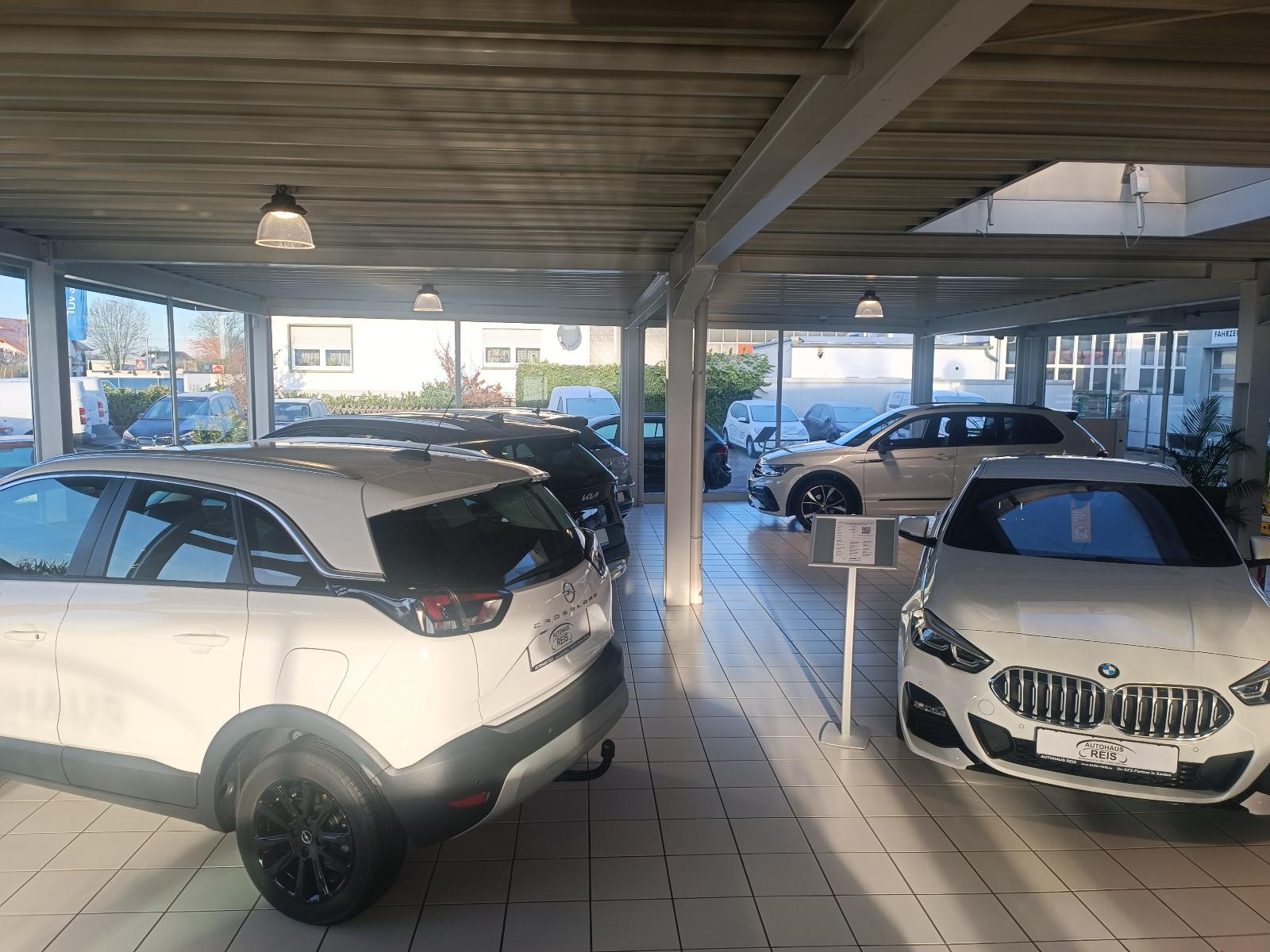 showroom-image-top
