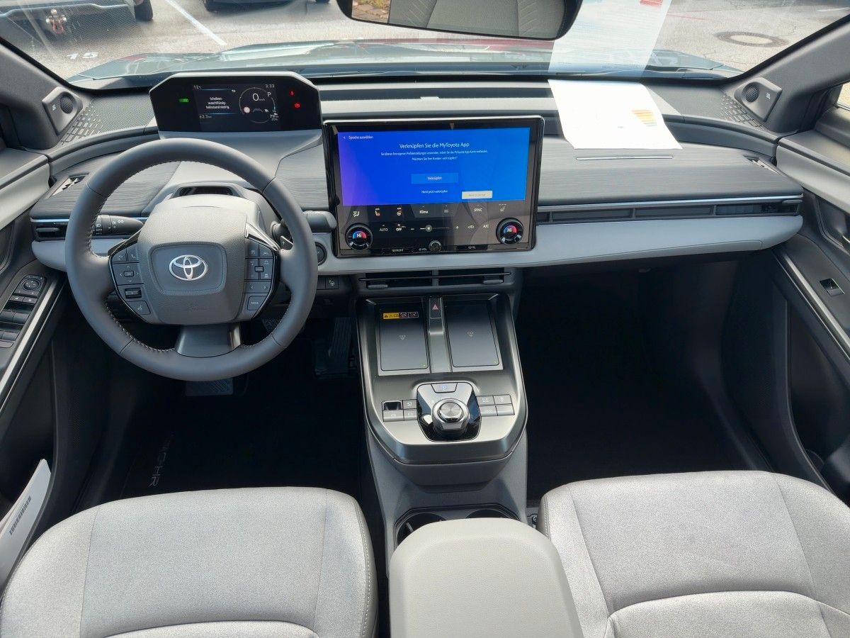 Fahrzeugabbildung Toyota C-HR+ 4x4 Lounge *Sky+Soundpaket *ACC *LED *SHZ*