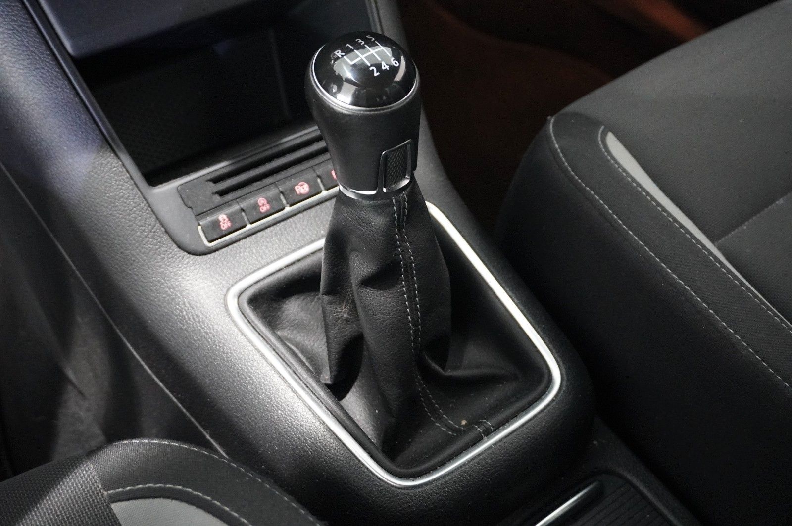 Fahrzeugabbildung Volkswagen Tiguan 2.0D LIFE KLIMA/SHZ/PDC/AUX/NEBEL