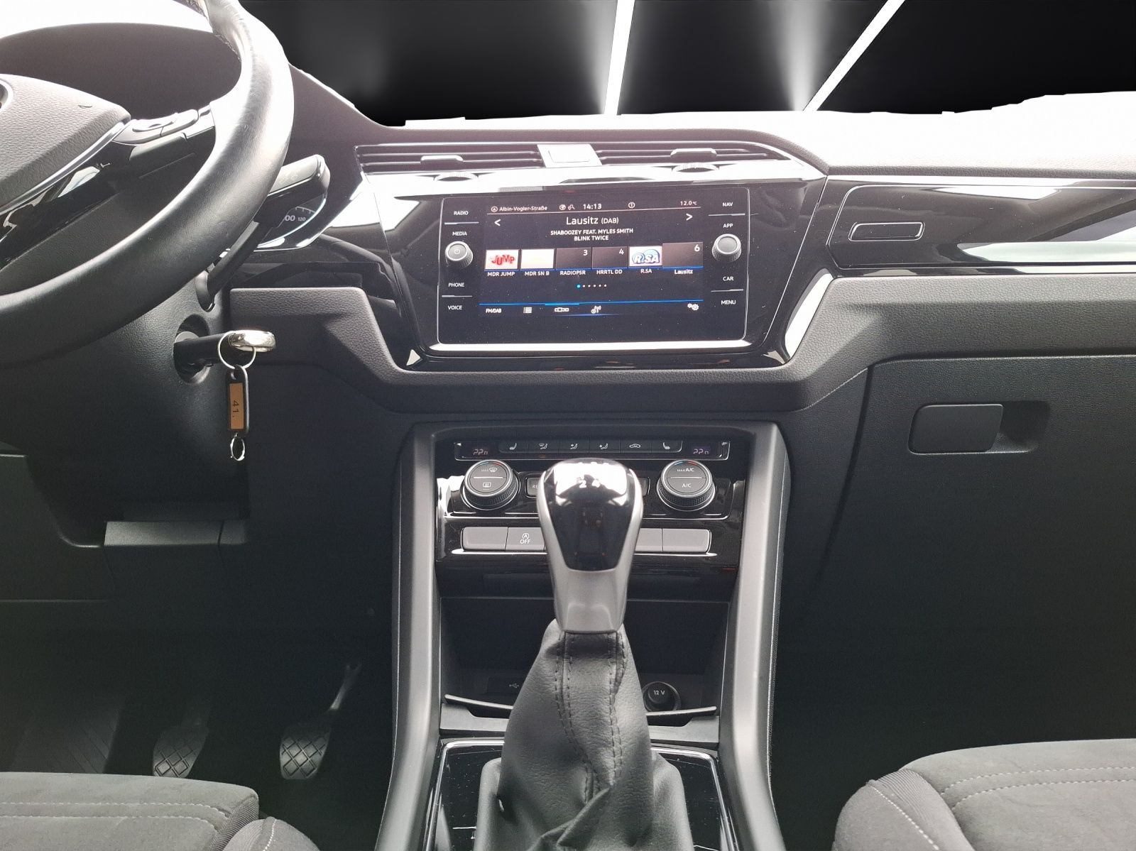 Fahrzeugabbildung Volkswagen Touran TSI Highline AHK ACC LED Navi PDC SH