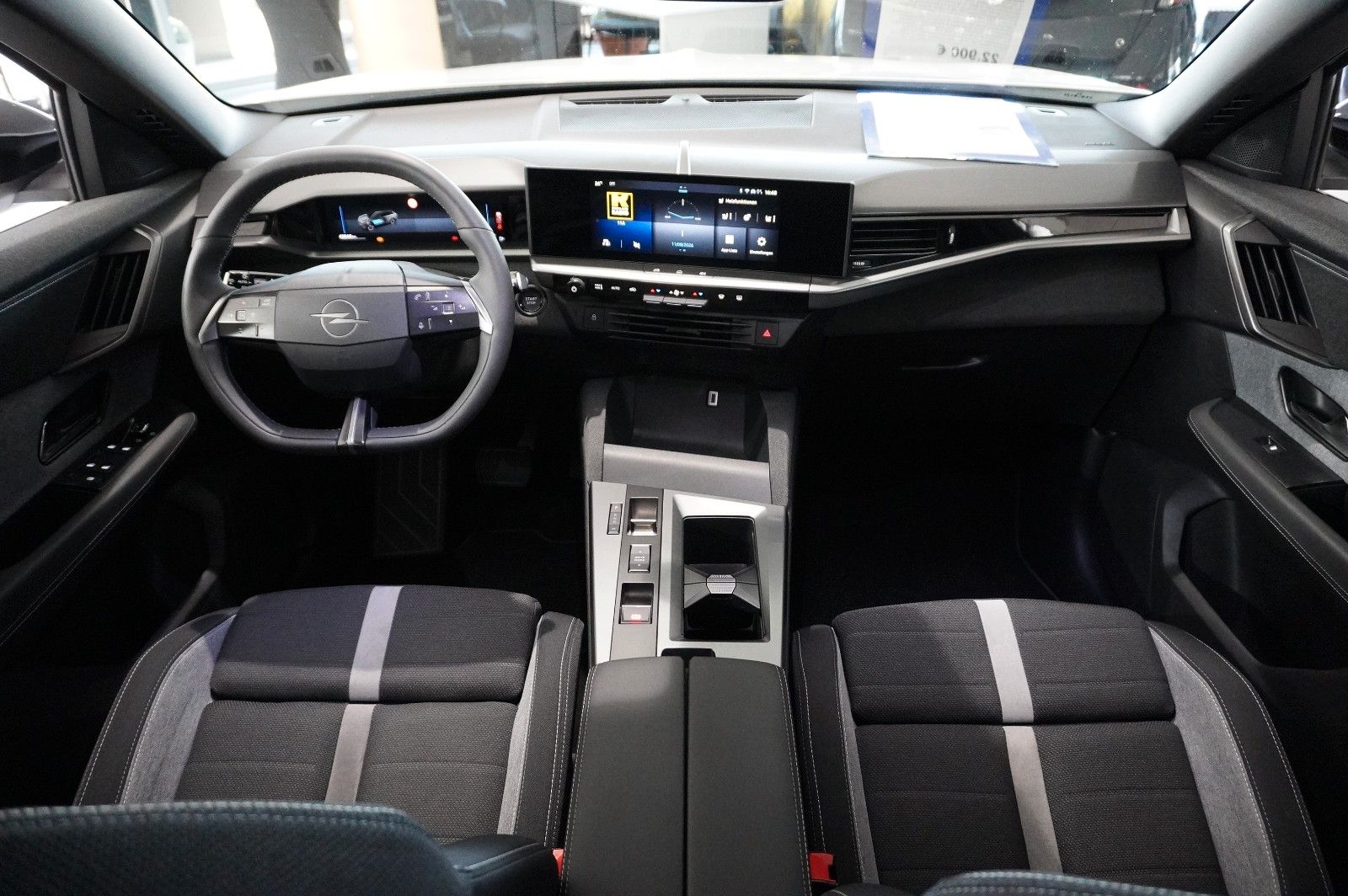 Fahrzeugabbildung Opel Grandland 1.2 48V HYBRID EDIT. NAVI/LED/KAMERA
