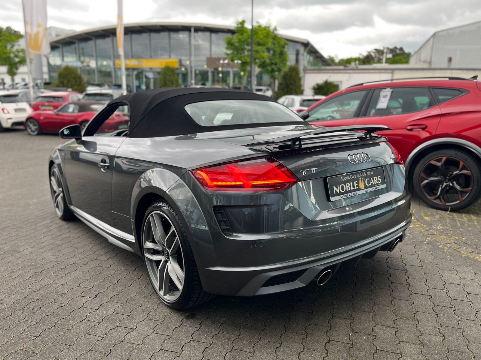 Fahrzeugabbildung Audi TT Roadster  45 TFSI quattro S line S tronic LED