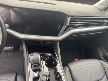 Volkswagen Touareg - 11