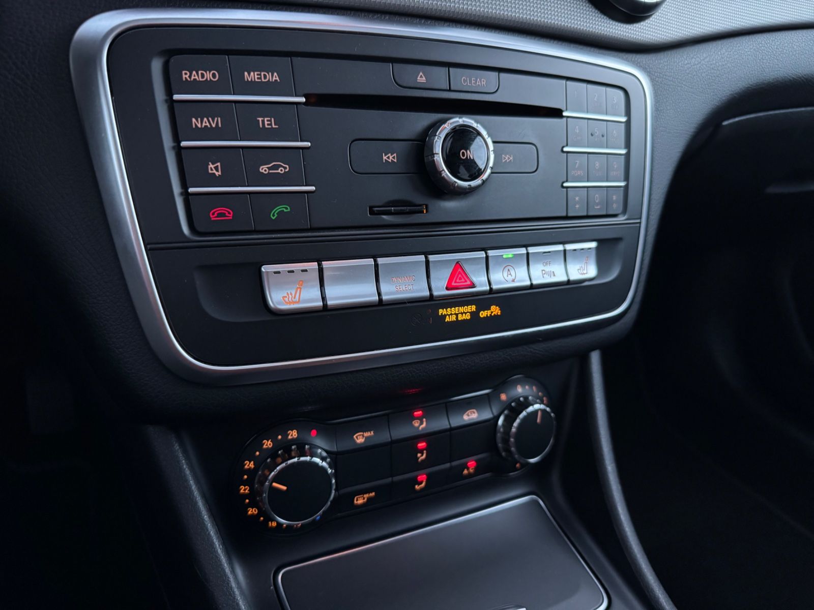 Fahrzeugabbildung Mercedes-Benz CLA 180*PANO*LED*CARPLAY*CAM*NAVI