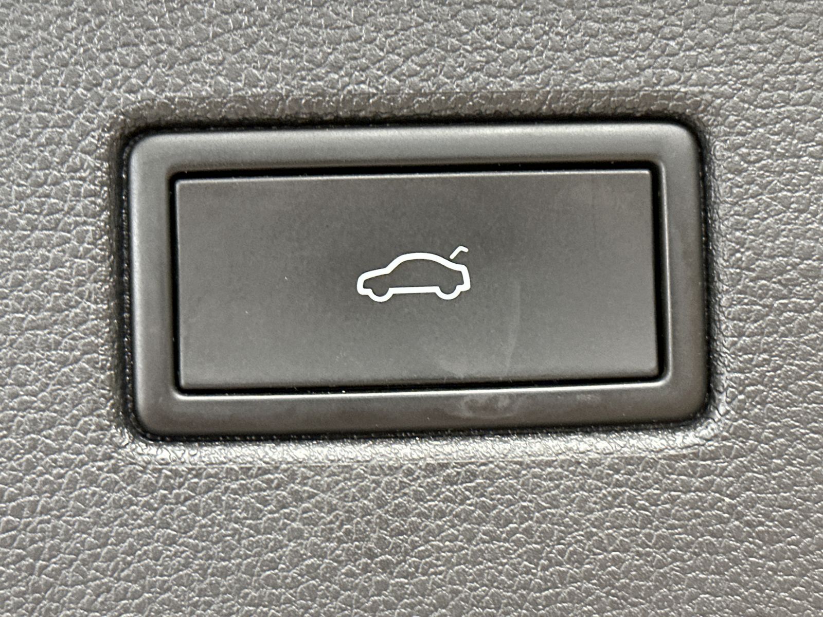Fahrzeugabbildung Volkswagen Tiguan 2.0 TDI DSG Elegance 4Motion NAV+LED+19ZO