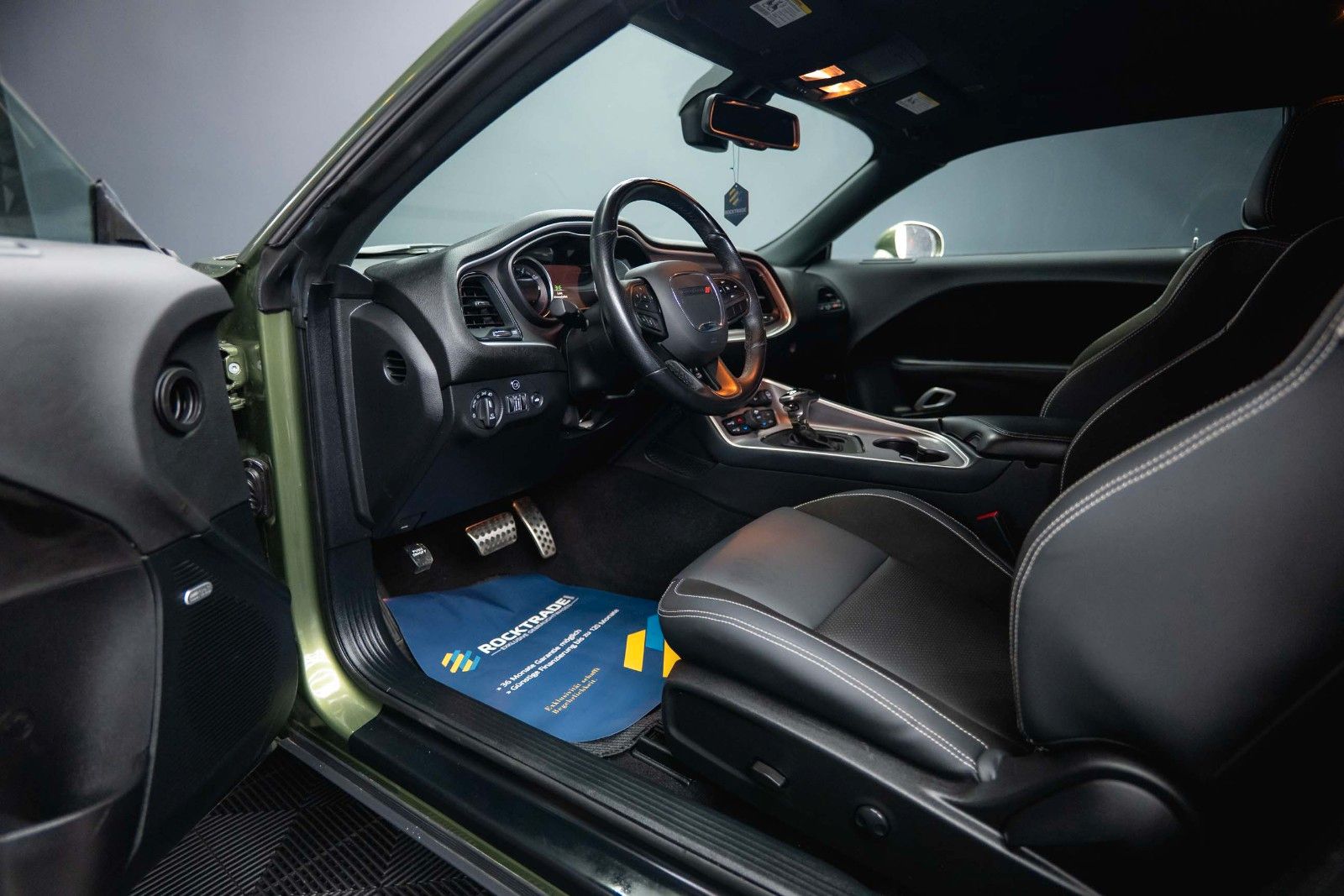 Fahrzeugabbildung Dodge Challenger 6.4 V8 SRT 392 R/T SCAT PACK WIDEBODY