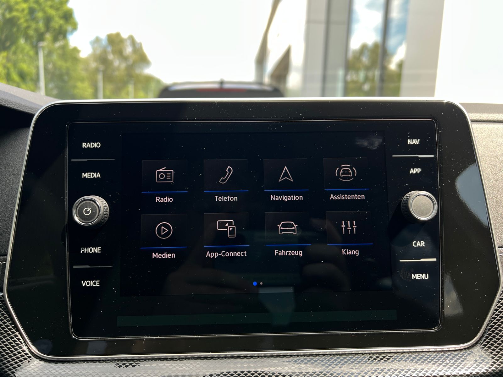 Fahrzeugabbildung Volkswagen T-Cross R-Line 1.5 TSI DSG *AHK,BlackStyle,Navi,
