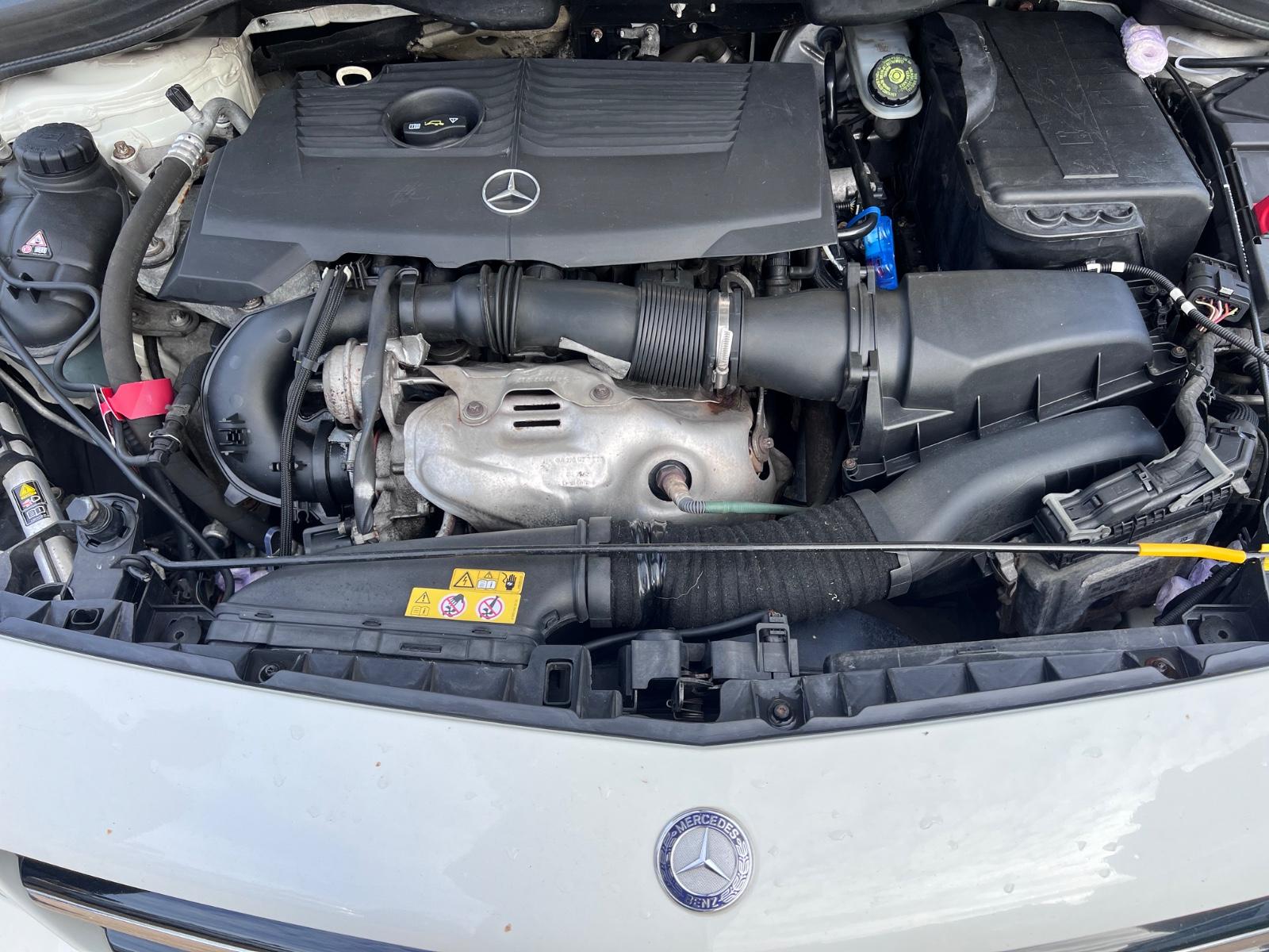 Mercedes-Benz B180 2011 — photo 32