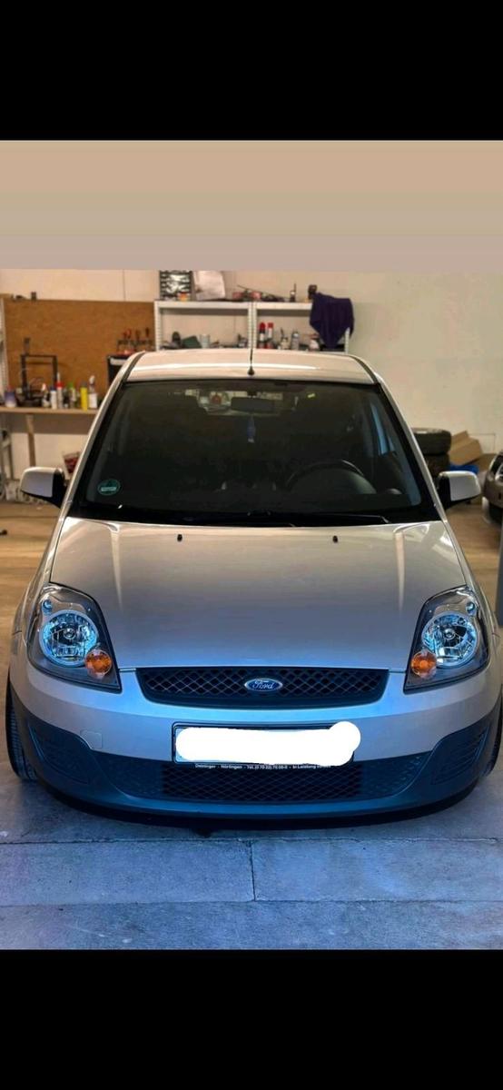 Ford Fiesta 2006 — rear view