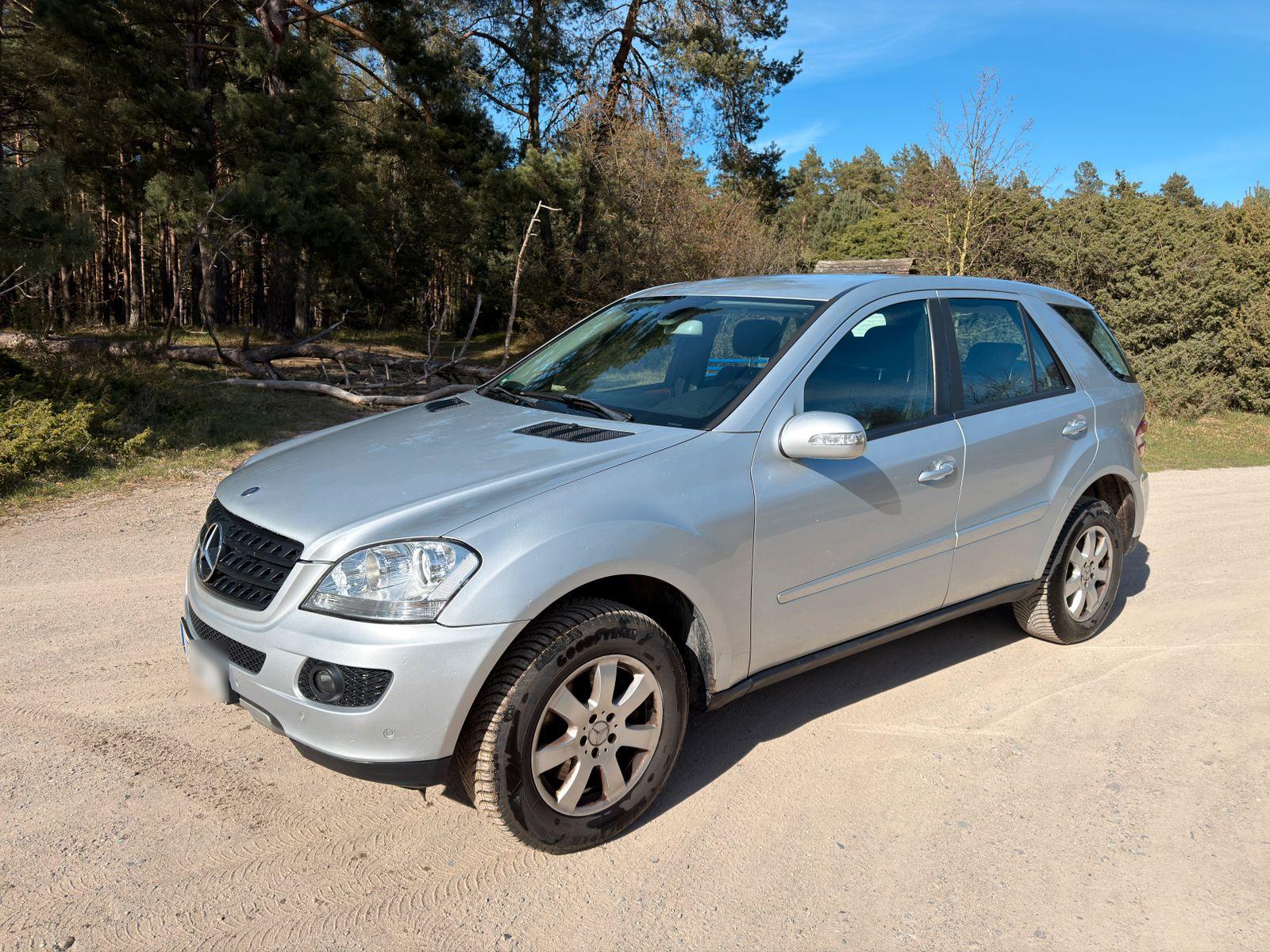 Mercedes-Benz ML280 2006 — interior