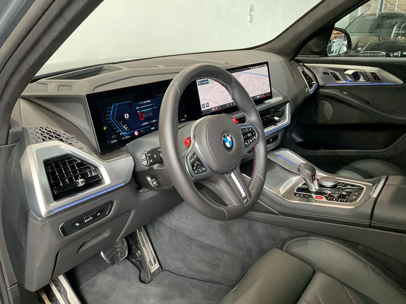 Fahrzeugabbildung BMW XM 50e 23" LMR, M Fahrwerk Professional, Sitzbel