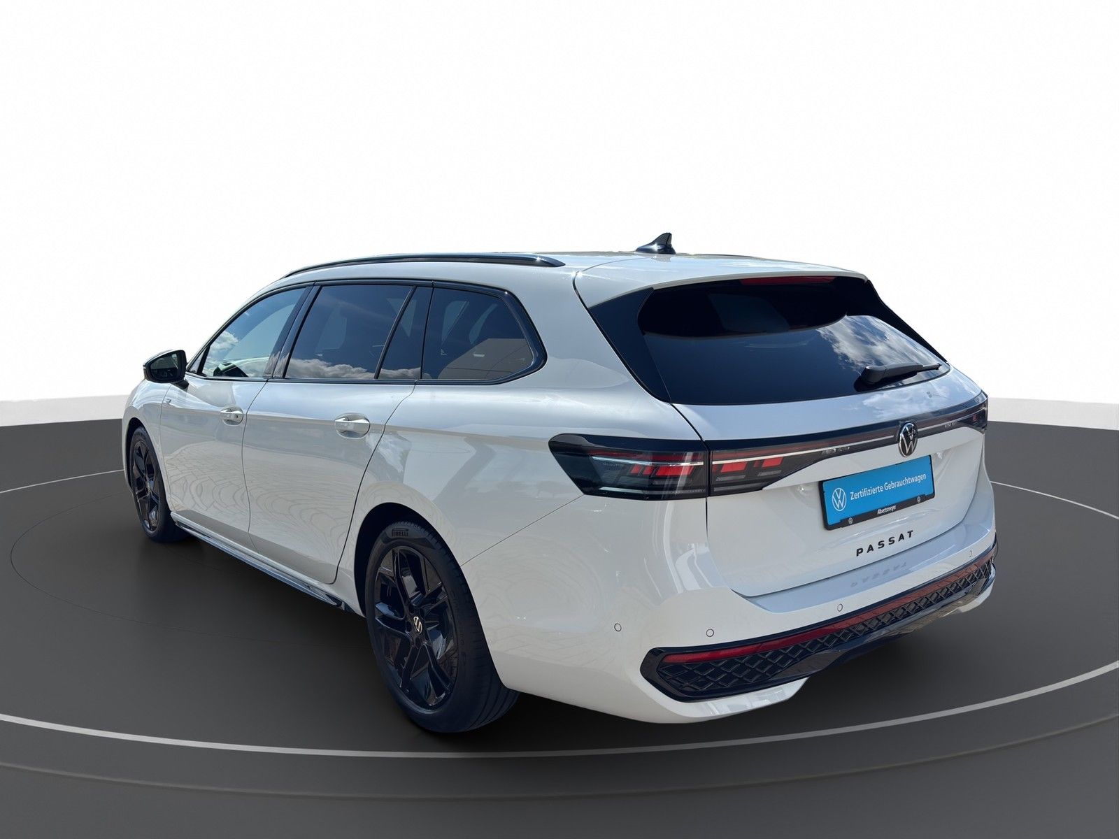 Volkswagen Passat Variant 2.0 TDI R-line DSG BLACK AHK LED foto 2