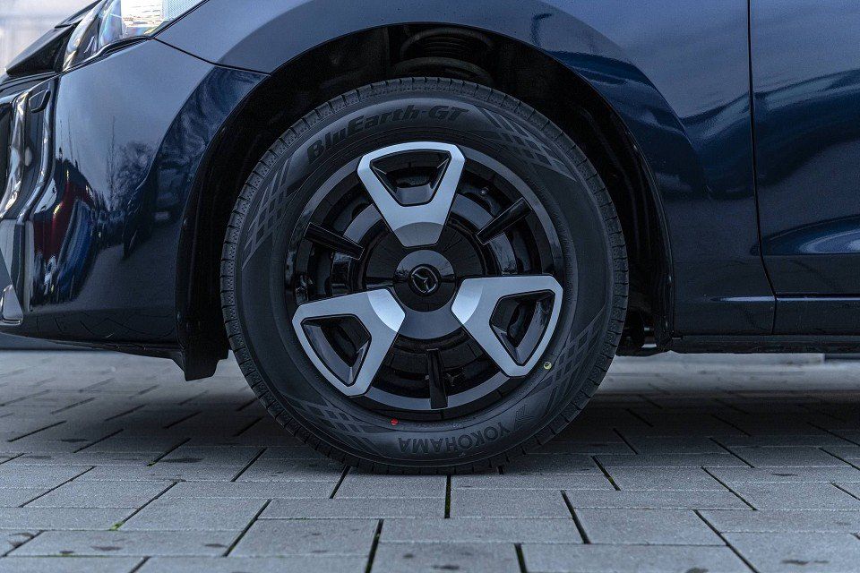 Fahrzeugabbildung Mazda 2 1.5i 90PS CENTER CONV
