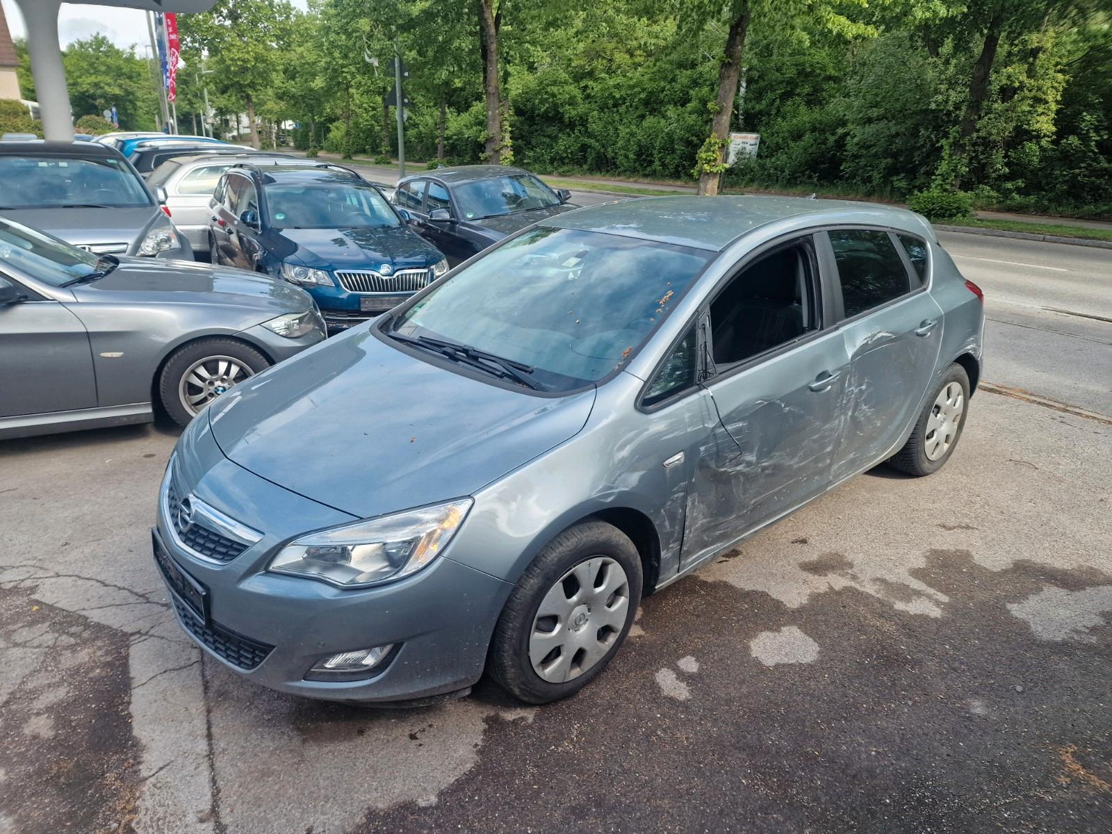 Opel Astra 1.4 Turbo 150 Jahre Opel 103kW*SEITENSCHAD