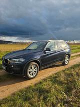 BMW X5 xDrive30d - - blaue BMW X5
