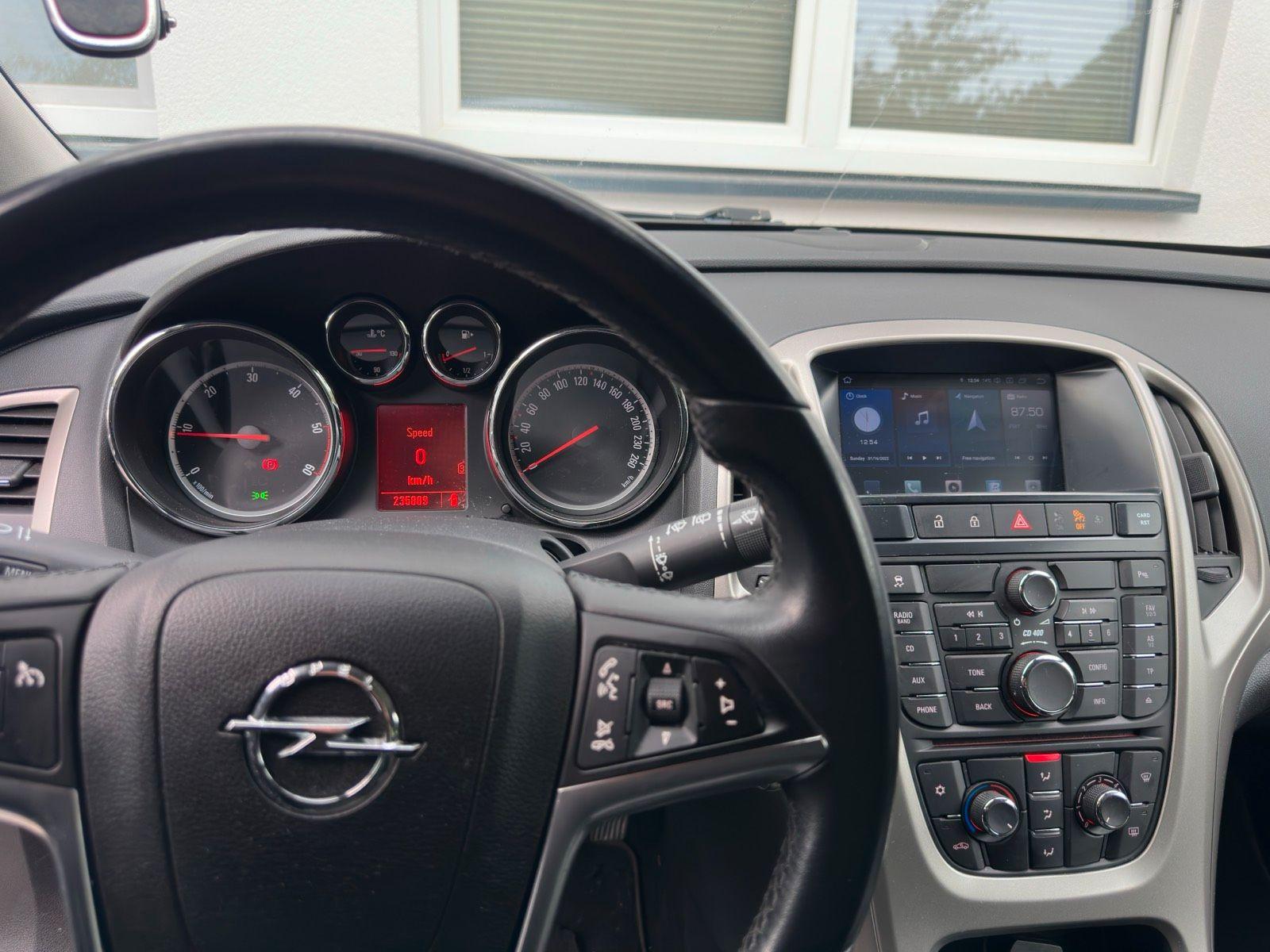 Opel Astra 2011 — photo 6