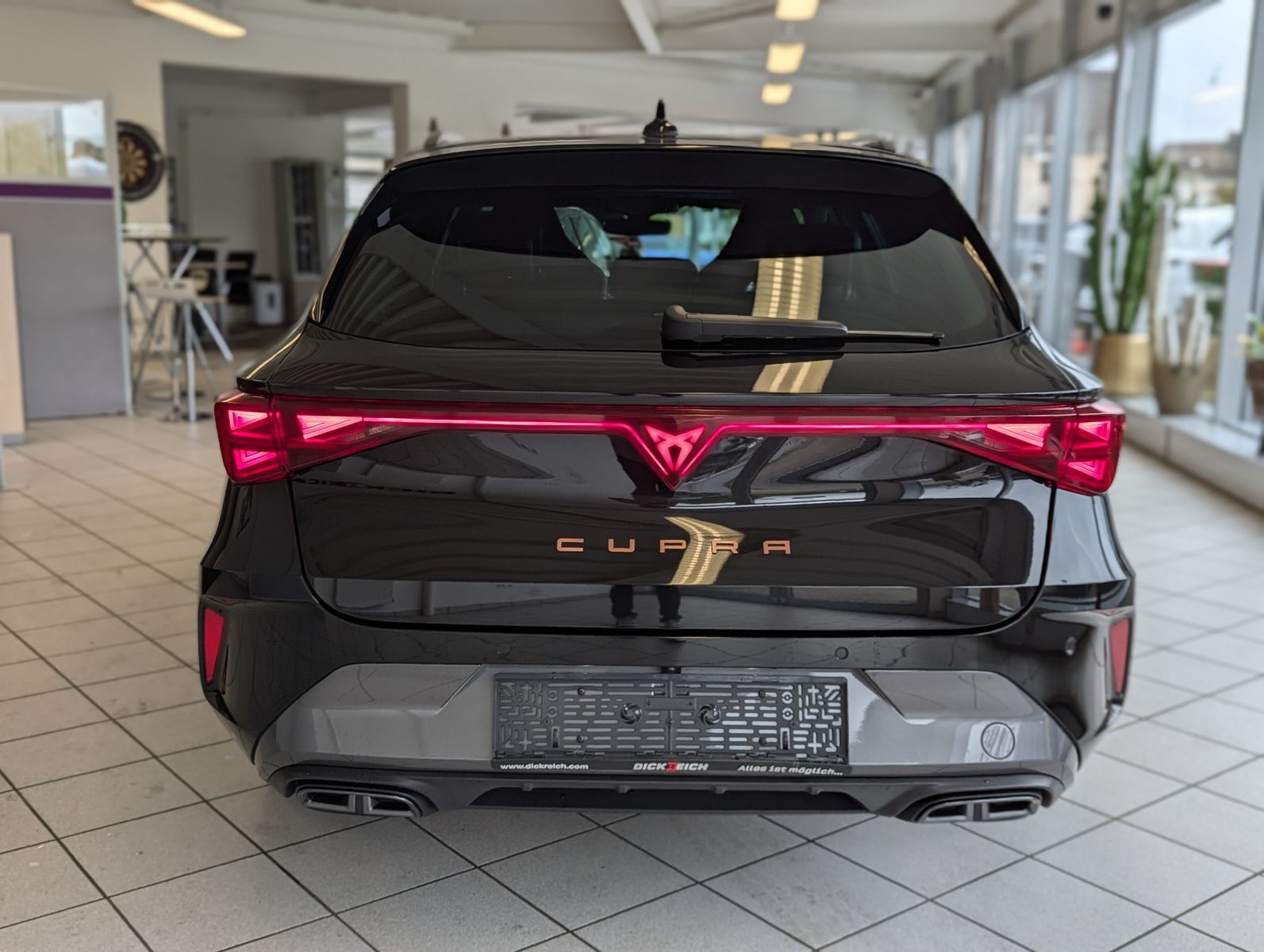 CUPRA Leon 1.5 eTSI Intelligent-Dynamic-Edge-Pake Cam - Image 6