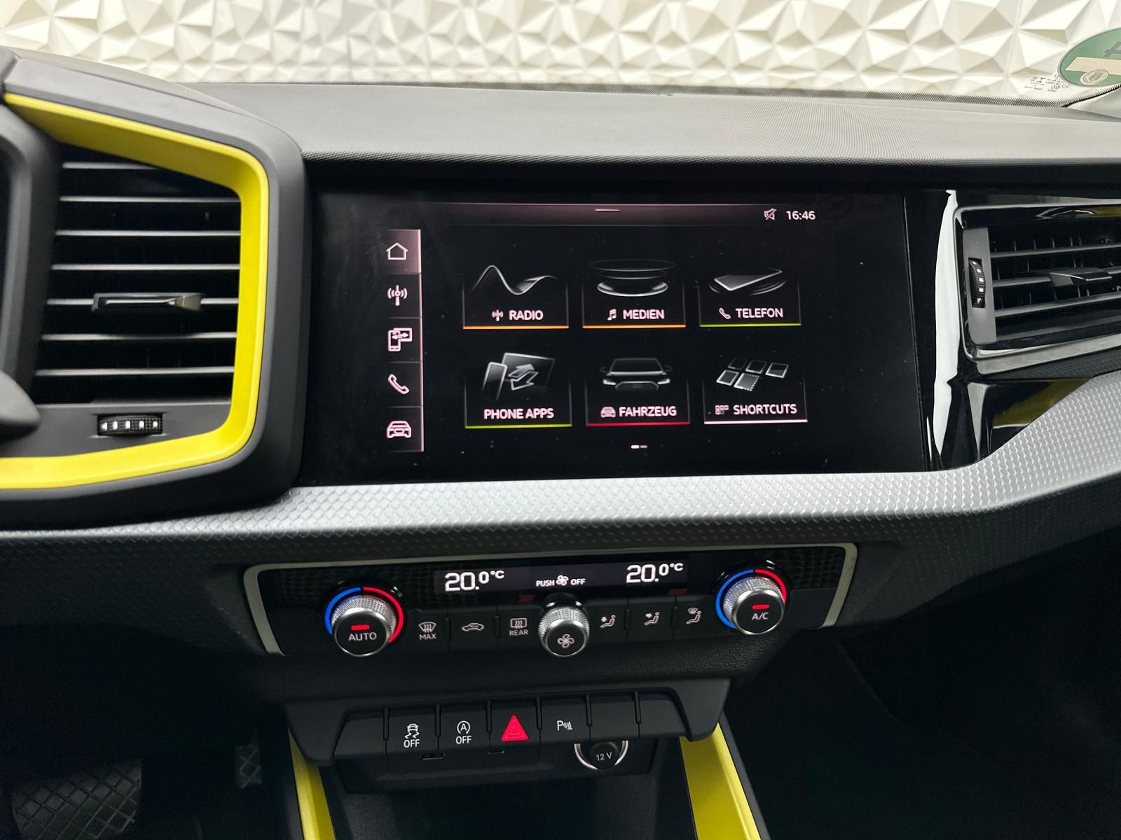 Fahrzeugabbildung Audi A1 30 TFSI S-LINE/EDITION-ONE/PDC/RCAM/VIRTUAL
