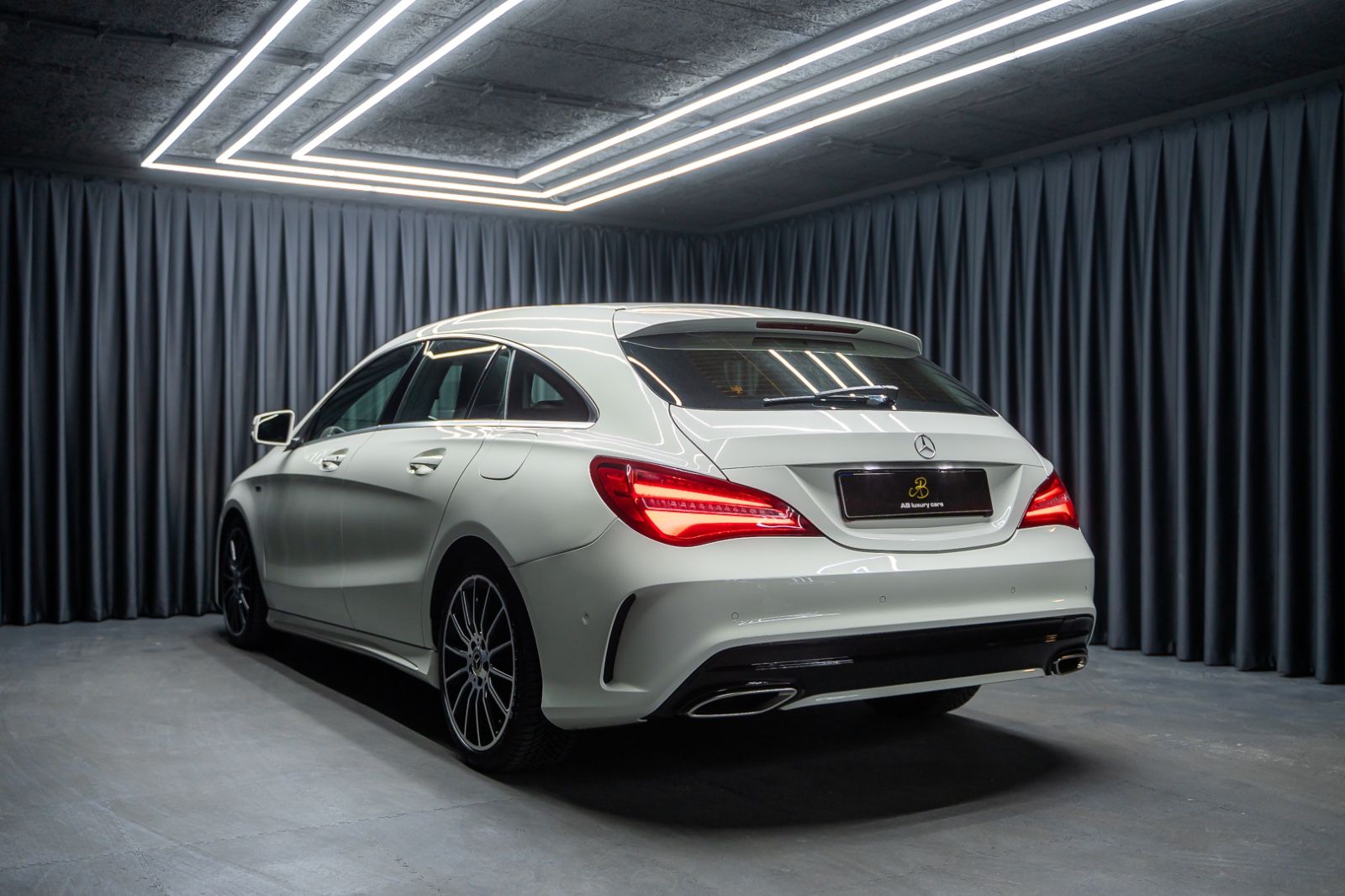 Fahrzeugabbildung Mercedes-Benz CLA 180 Shooting*AMG*Panorama*Keyless*PEAK*BSNS*