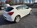 Opel Astra J Lim. 5-trg. Fun - Opel Astra: F
