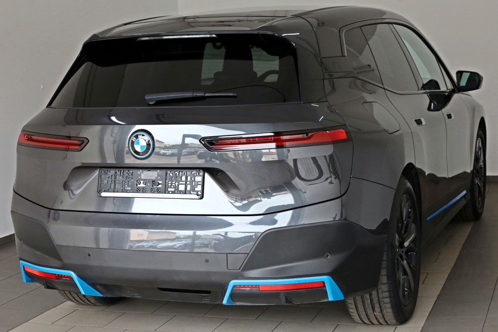 Fahrzeugabbildung BMW iX 50 xDrive Panorama Sky Lounge,HUD,Curved,AHK
