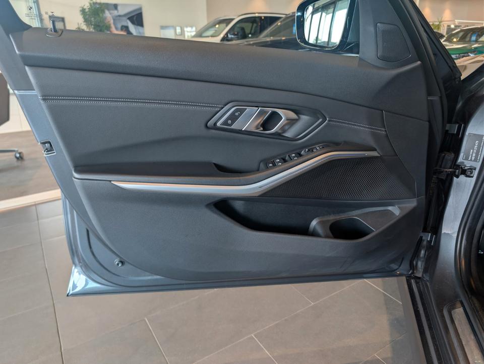 BMW 320i Limousine