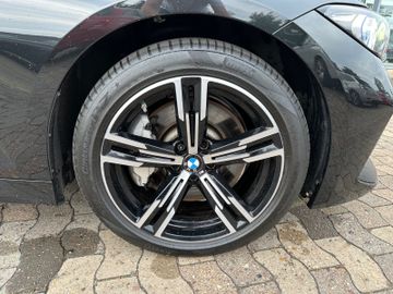 Fahrzeugabbildung BMW 330 d xDrive M Sport Widescreen