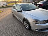 Volkswagen Jetta 1.6 TDI Comfortline - Volkswagen Jetta aus 2011 mit Diesel-Antrieb