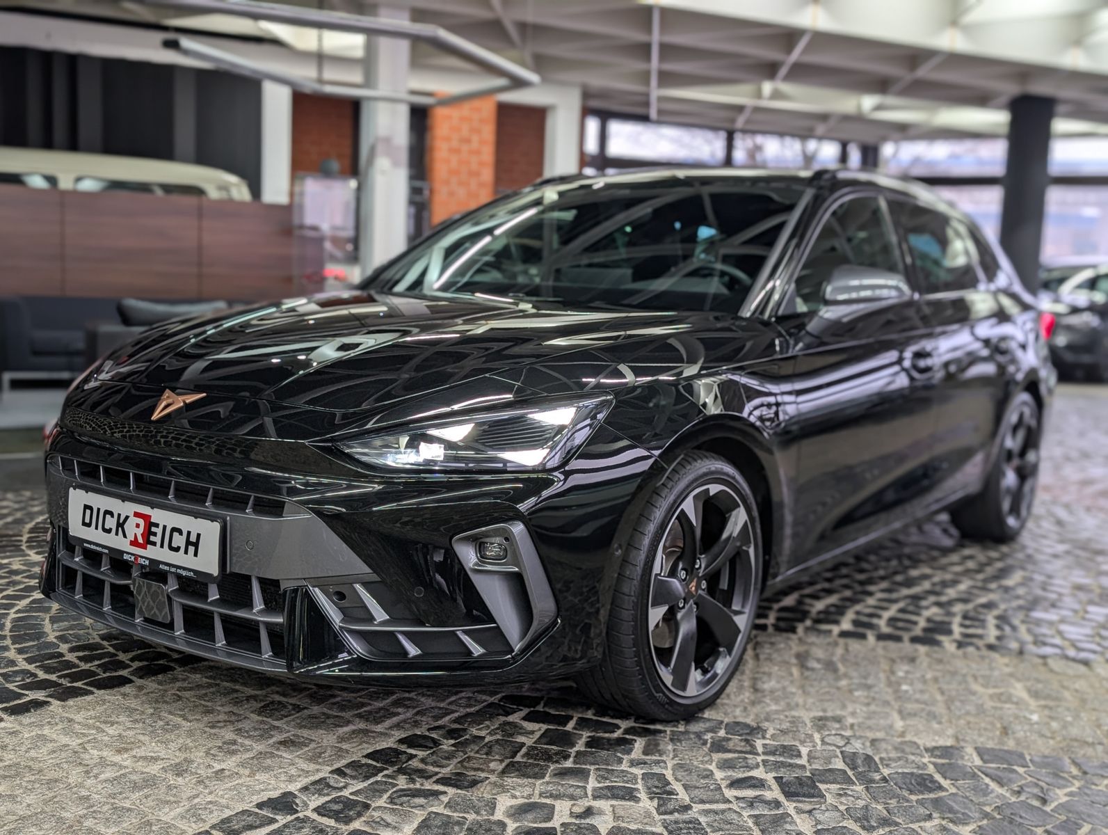 Fahrzeugabbildung CUPRA Leon 1.5 e-Hybrid PLUG-IN LED INTELIG-DRIVE EDGE