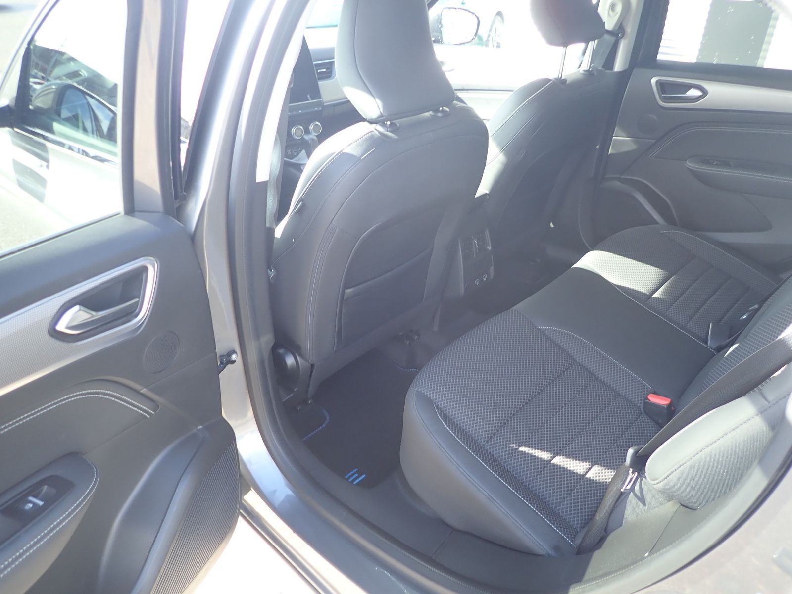 Fahrzeugabbildung Renault Arkana Intens E-TECH 145