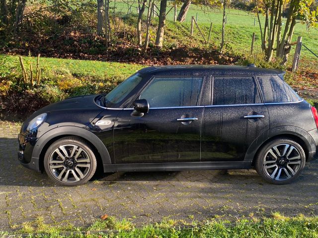 MINI Cooper S Essential Trim Steptronic Essential...