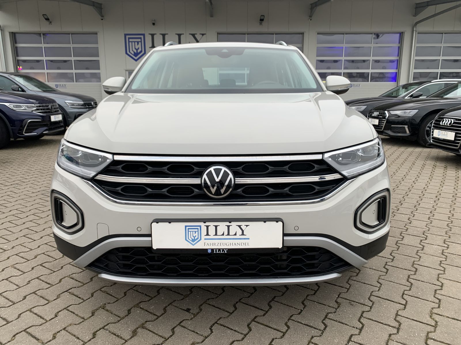 Fahrzeugabbildung Volkswagen T-Roc 1.5 TSI*Style*LED-Plus*Navi*ACC*Navi*