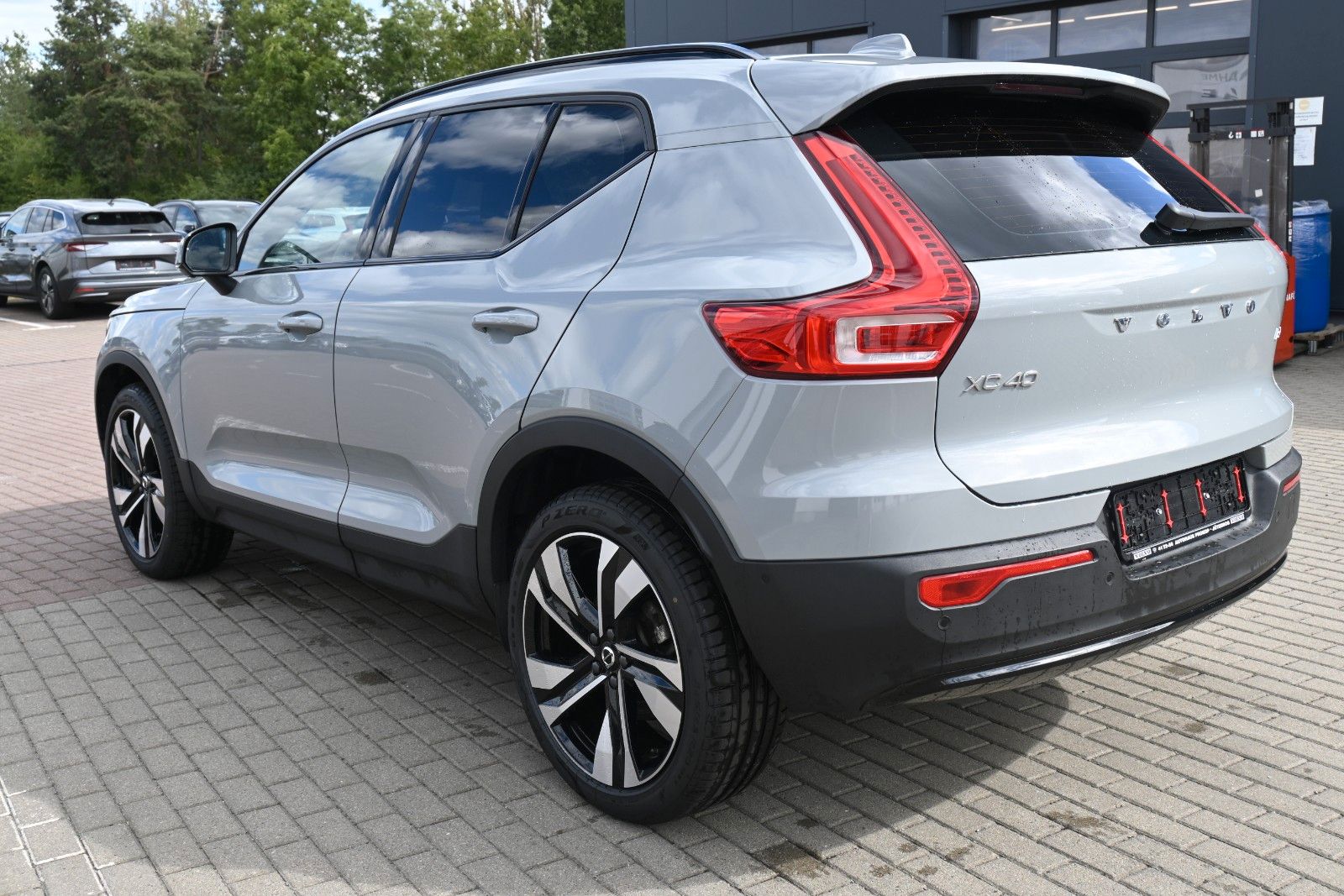 Fahrzeugabbildung Volvo XC40 B4 DKG Dark*PANO*STDHZG*360°*ACC*AHK*VOLL *