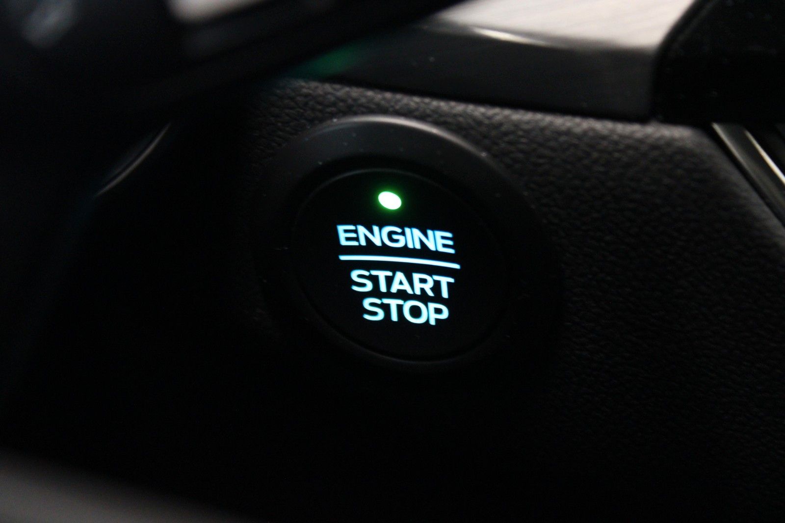 Fahrzeugabbildung Ford Kuga PHEV Titanium X AHK LED HUD 2xCam WinterP.