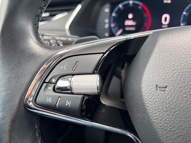 Fahrzeugabbildung SKODA Octavia Combi 2.0TDI DSG Style STNDHZ+MEMORY+LED