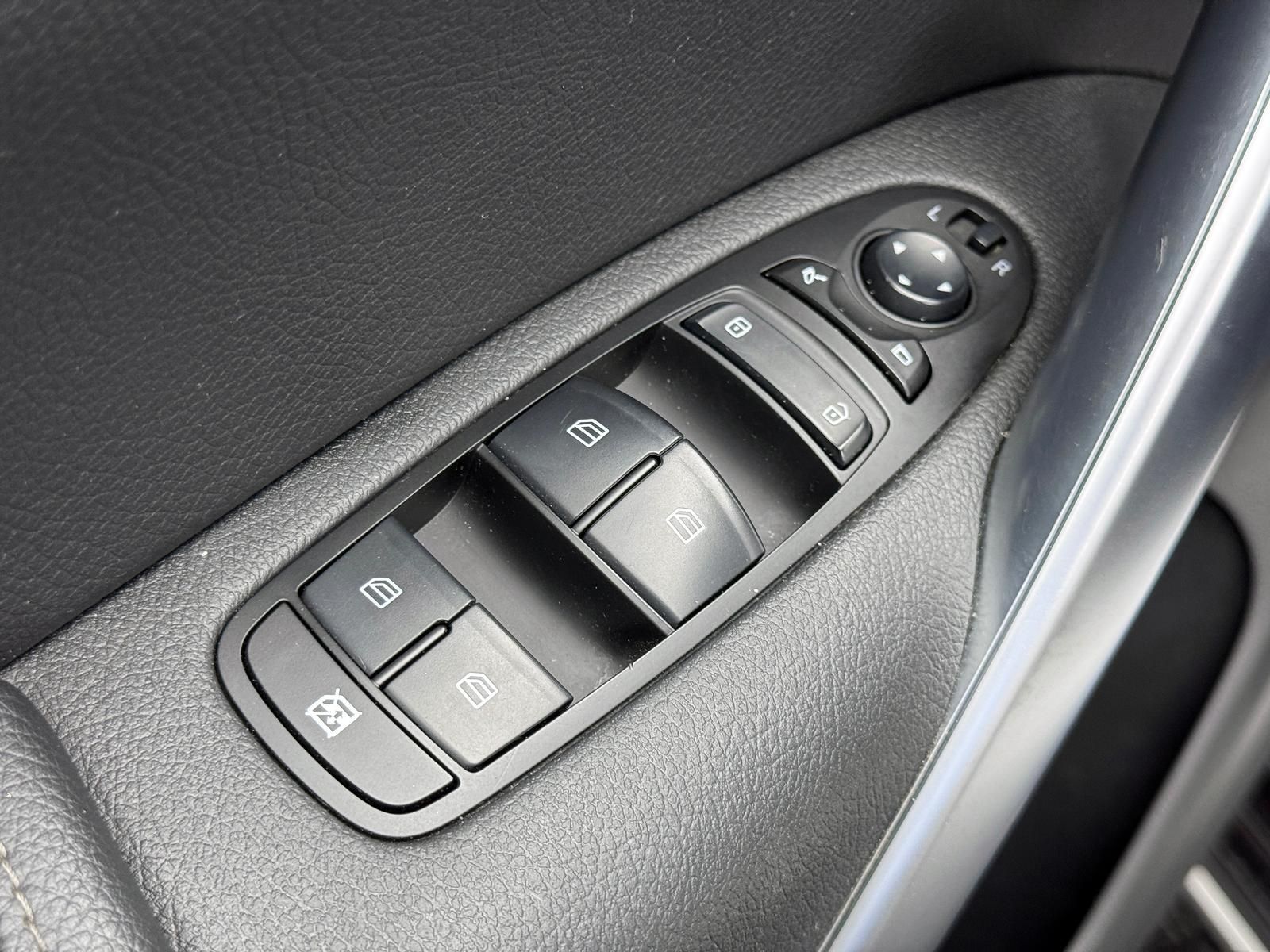 Fahrzeugabbildung Mercedes-Benz d POWER-EDITION/4MATIC/LED/KEYLES/360°/AHK