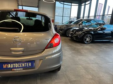 Opel Corsa D Satellite