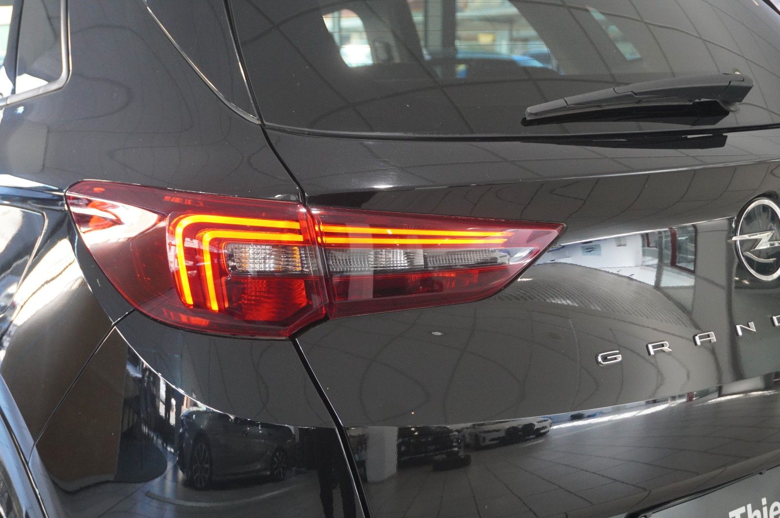 Fahrzeugabbildung Opel Grandland (X) ULTIMATE 4HYBRID NAVI/LED/SPORT/SH