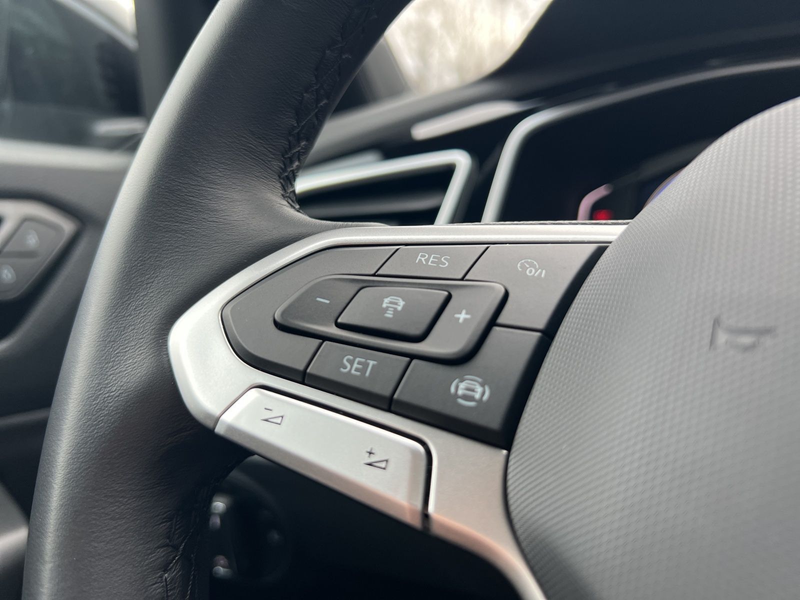 T-Roc R-Line 1.5 TSI DSG LED*Navi*ACC