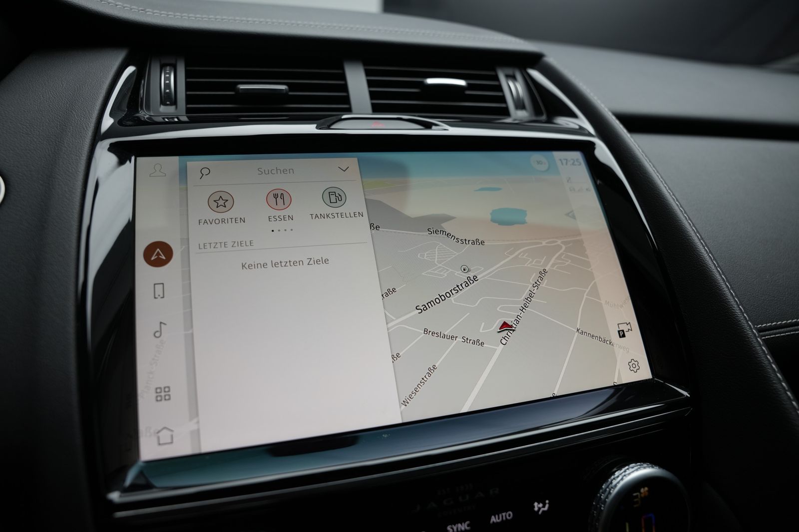 Fahrzeugabbildung Jaguar E-PACE R-Dynamic SE *Meridian*Memory*Virtual*ACC