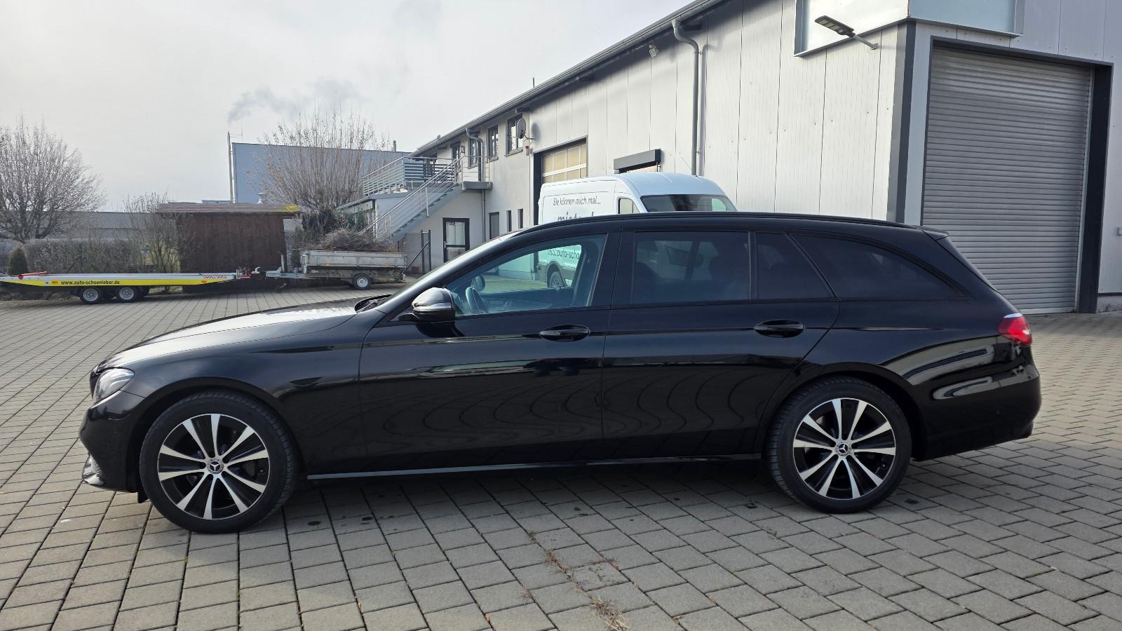 Mercedes-Benz E 400 d 4Matic*Navi*LED*AHK*RFK*ACC*Multikontur*
