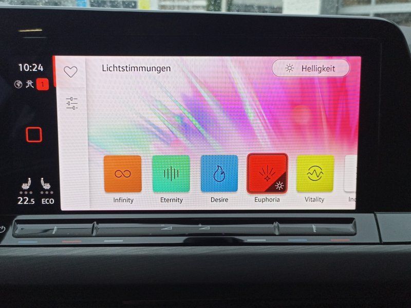 Fahrzeugabbildung Volkswagen Golf VIII 1.4 eHybrid DSG Style ASSIST.+NAVI+MAT